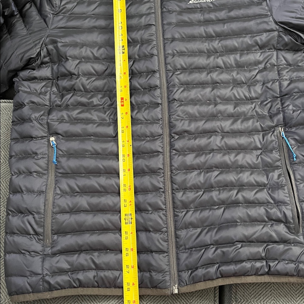 Eddie Bauer Men's Navy Puffer Jacket - Picture 13 of 13